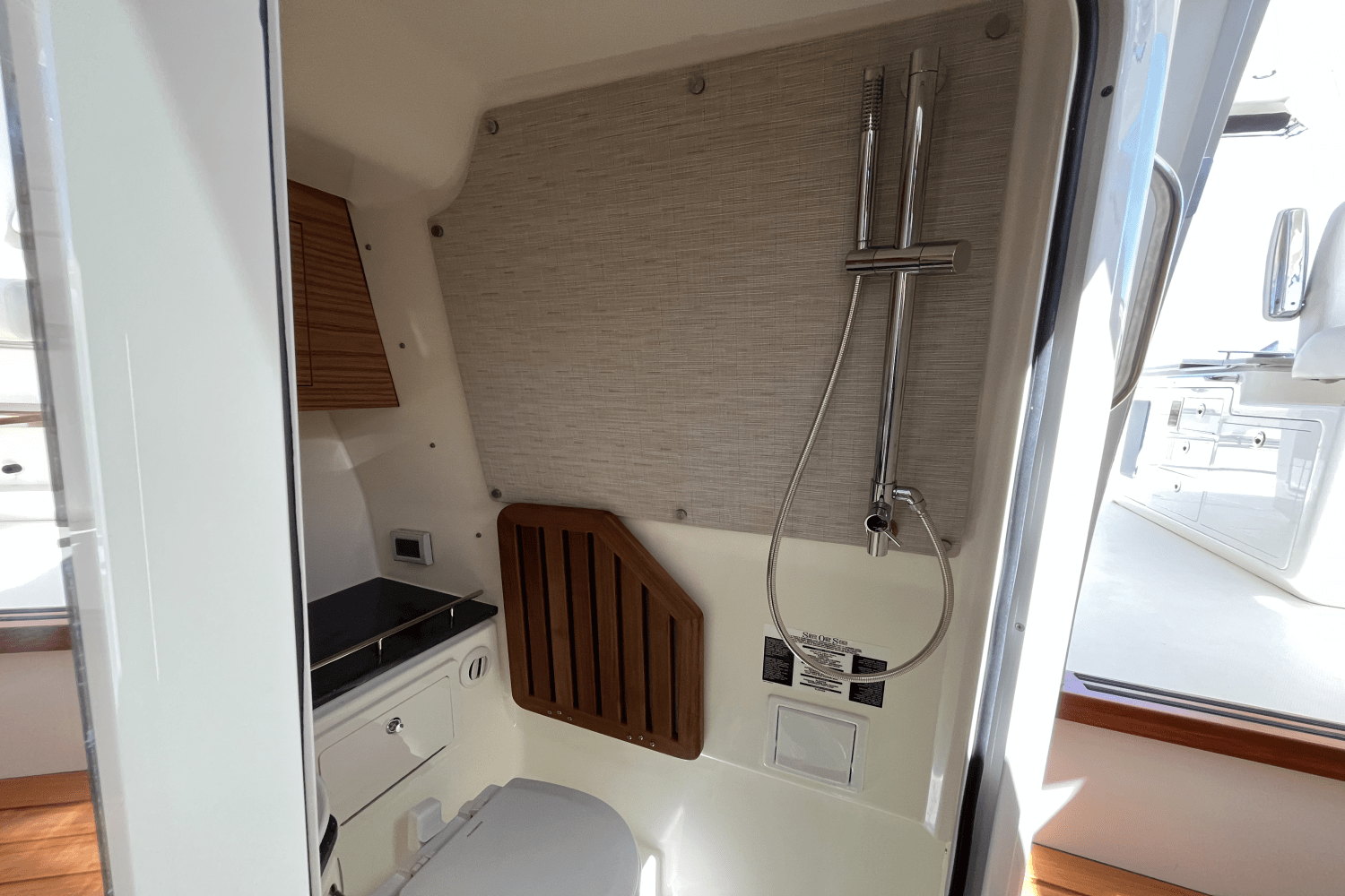 Slide: The Image of Boston Whaler 380 REALM 2020 - 42