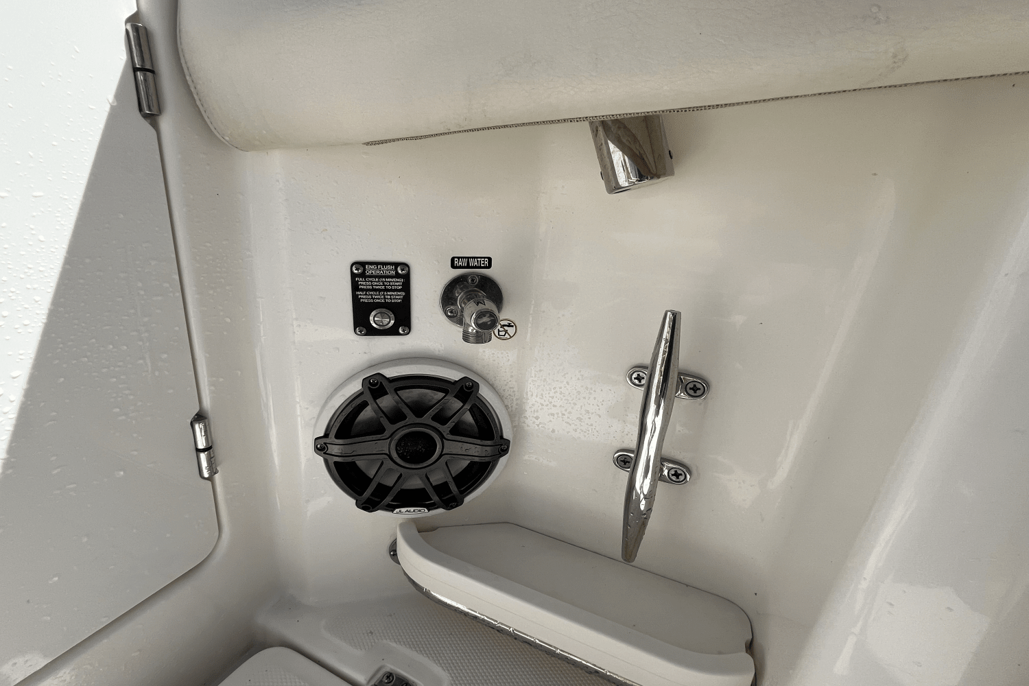 Slide: The Image of Boston Whaler 380 REALM 2020 - 48