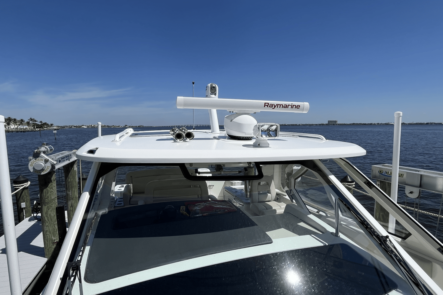 Slide: The Image of Boston Whaler 380 REALM 2020 - 50