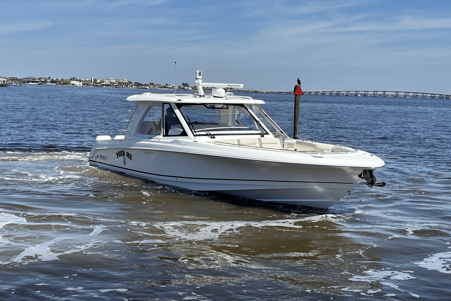 Slide: The Image of Boston Whaler 380 REALM 2020 - 6