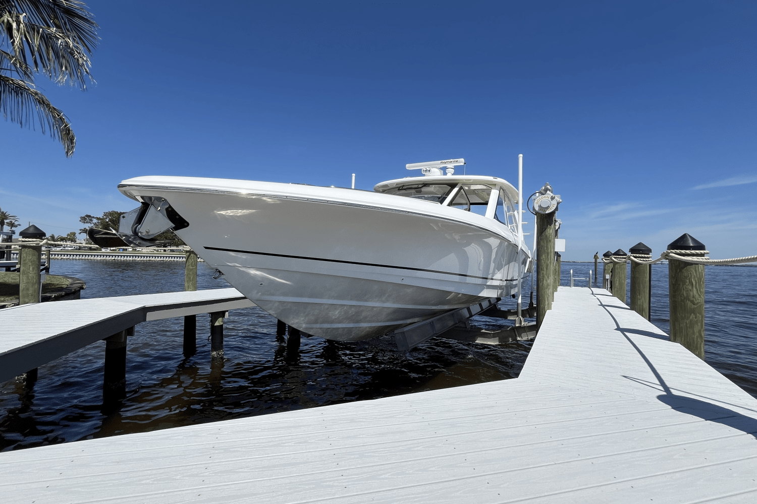 Slide: The Image of Boston Whaler 380 REALM 2020 - 9