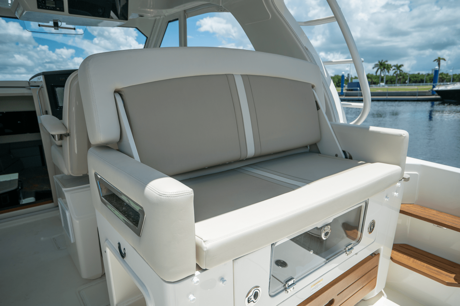 Slide: The Image of Boston Whaler 380 Realm 2024 - 11