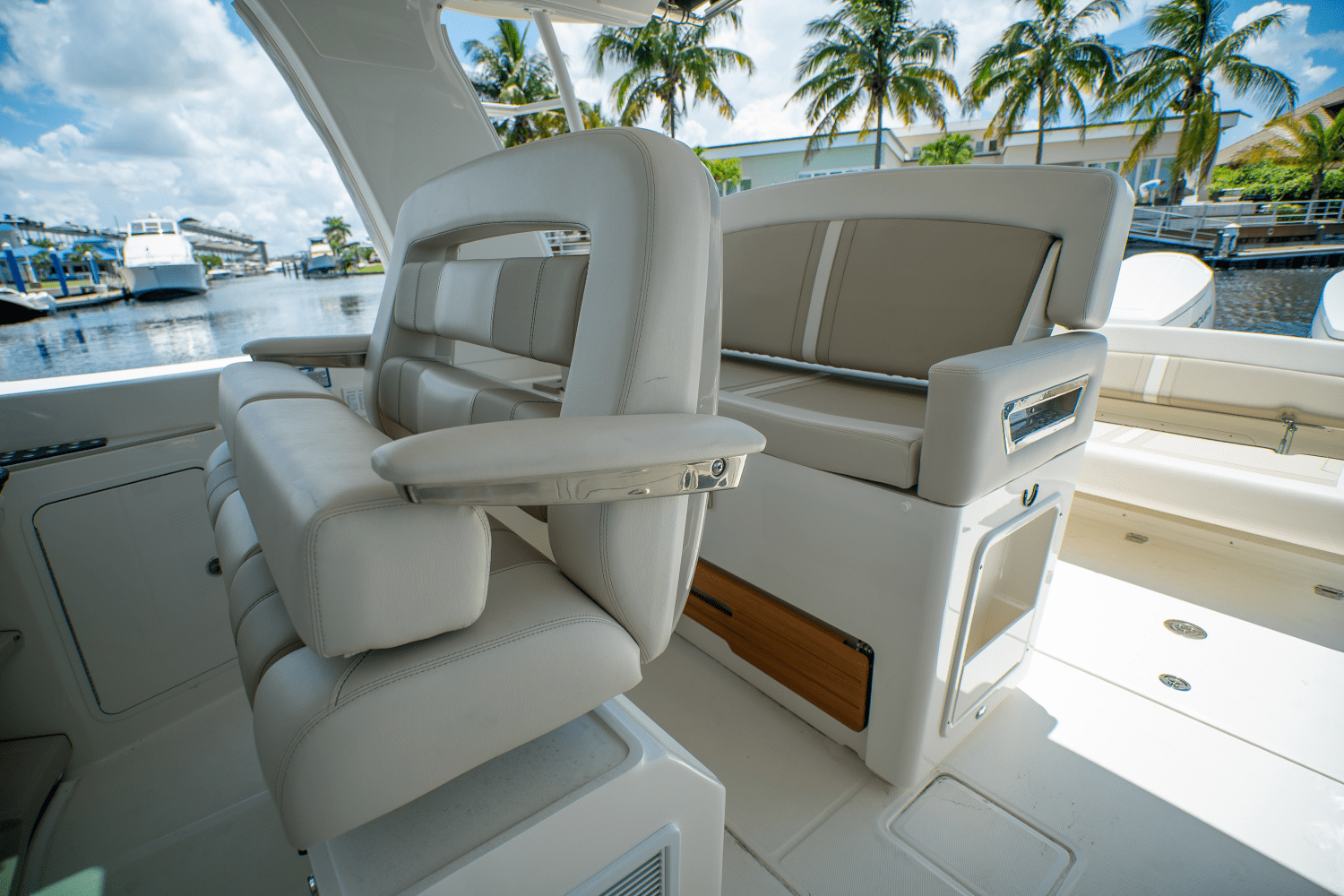 Slide: The Image of Boston Whaler 380 Realm 2024 - 14