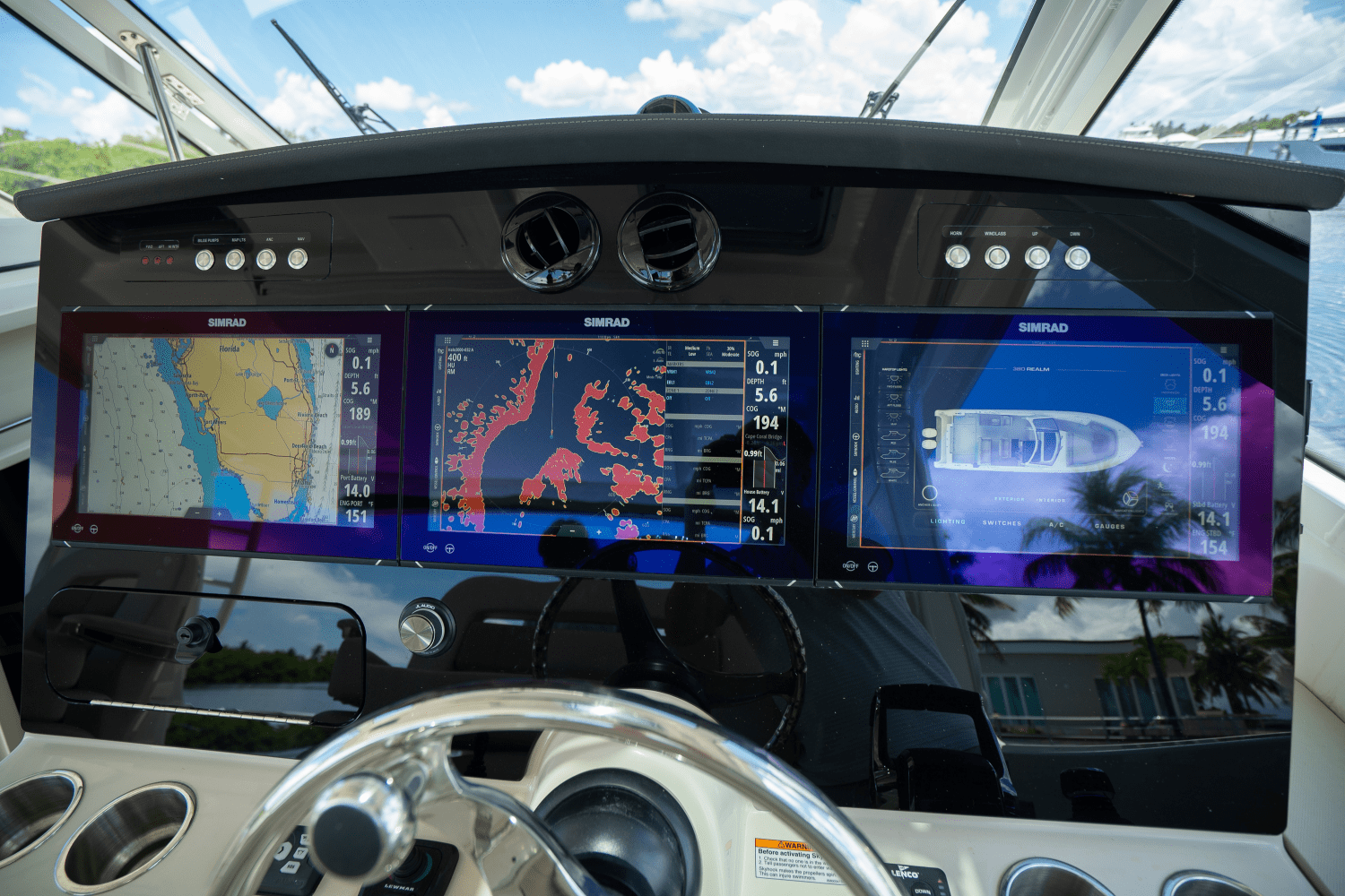 Slide: The Image of Boston Whaler 380 Realm 2024 - 17