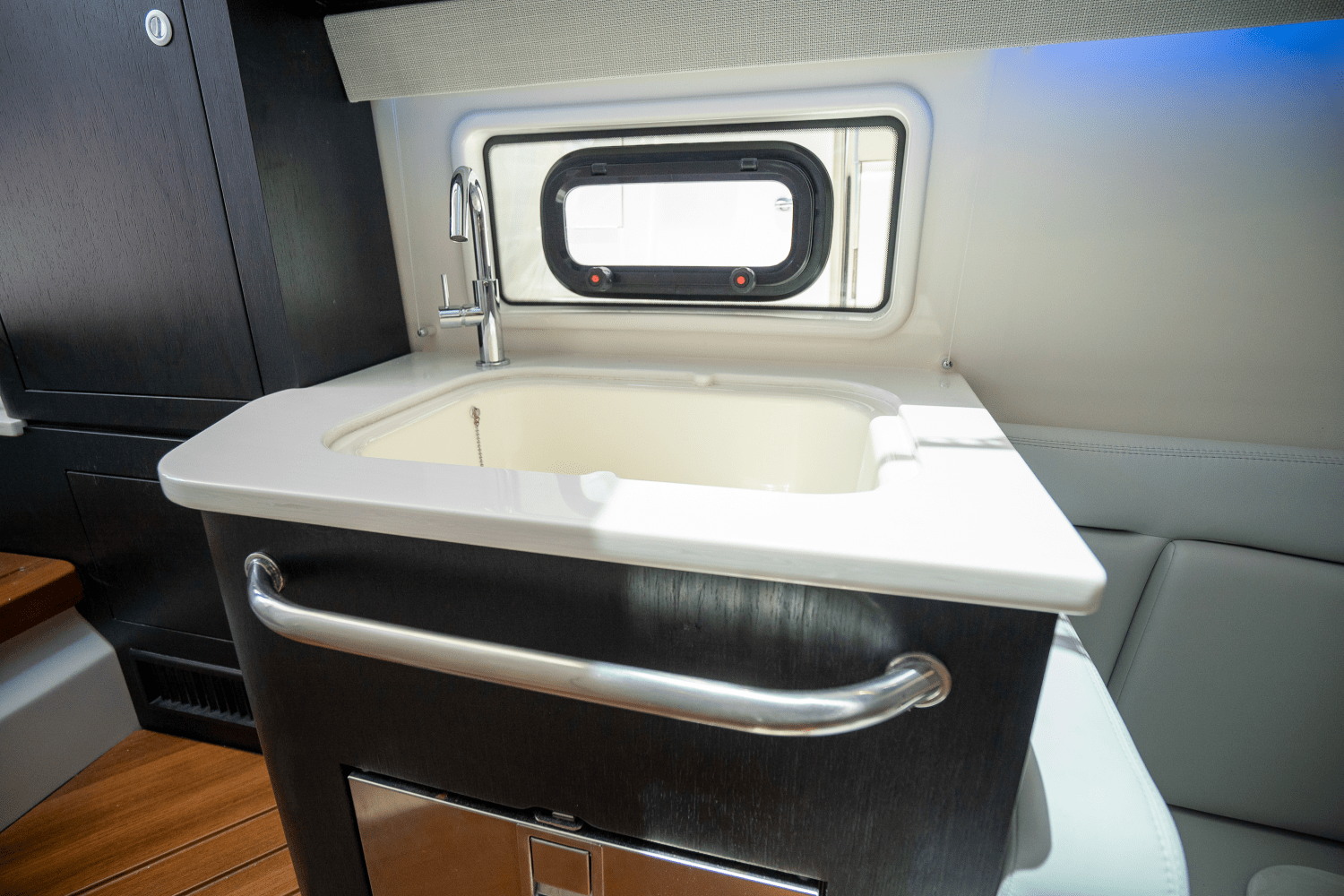 Slide: The Image of Boston Whaler 380 Realm 2024 - 21