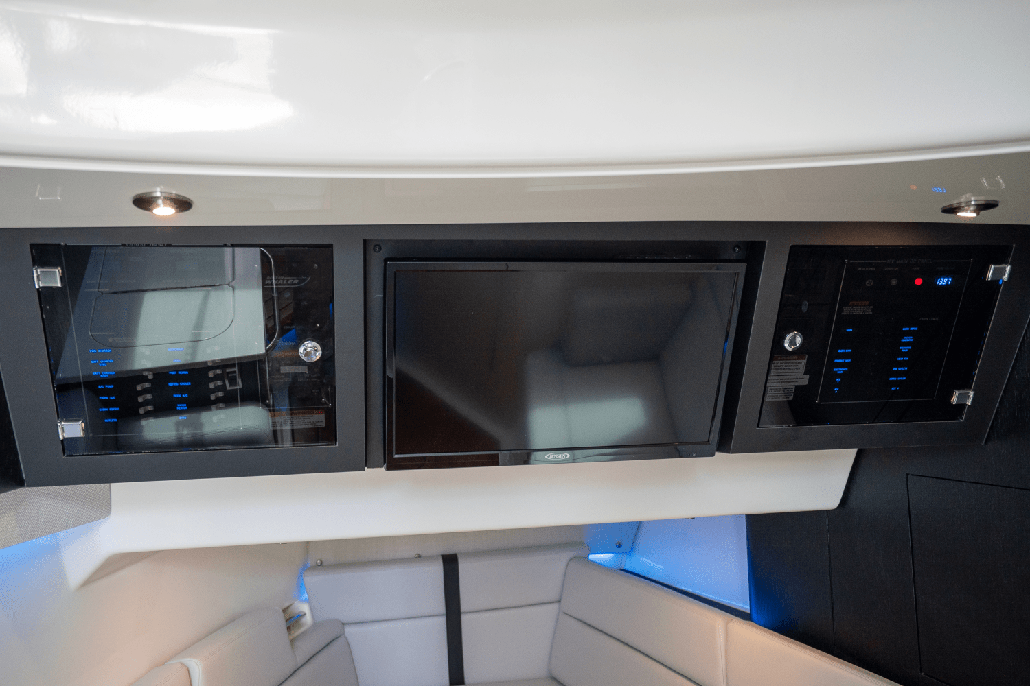 Slide: The Image of Boston Whaler 380 Realm 2024 - 24