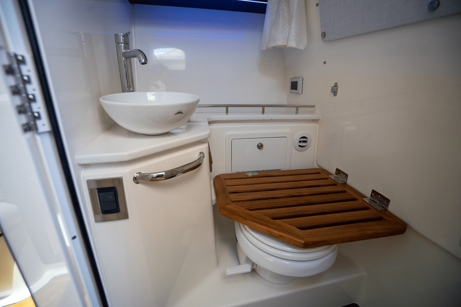 Slide: The Image of Boston Whaler 380 Realm 2024 - 26