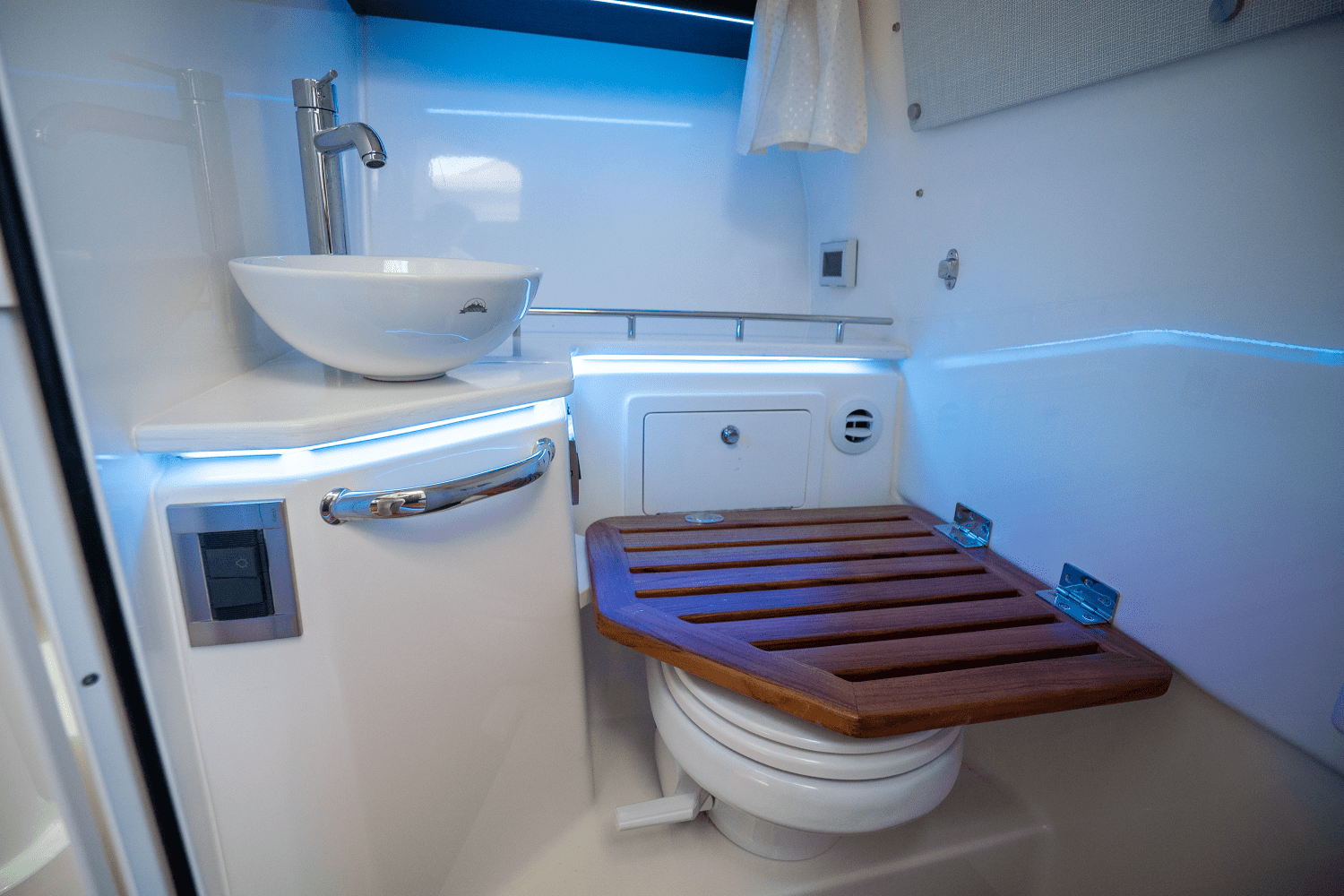 Slide: The Image of Boston Whaler 380 Realm 2024 - 28