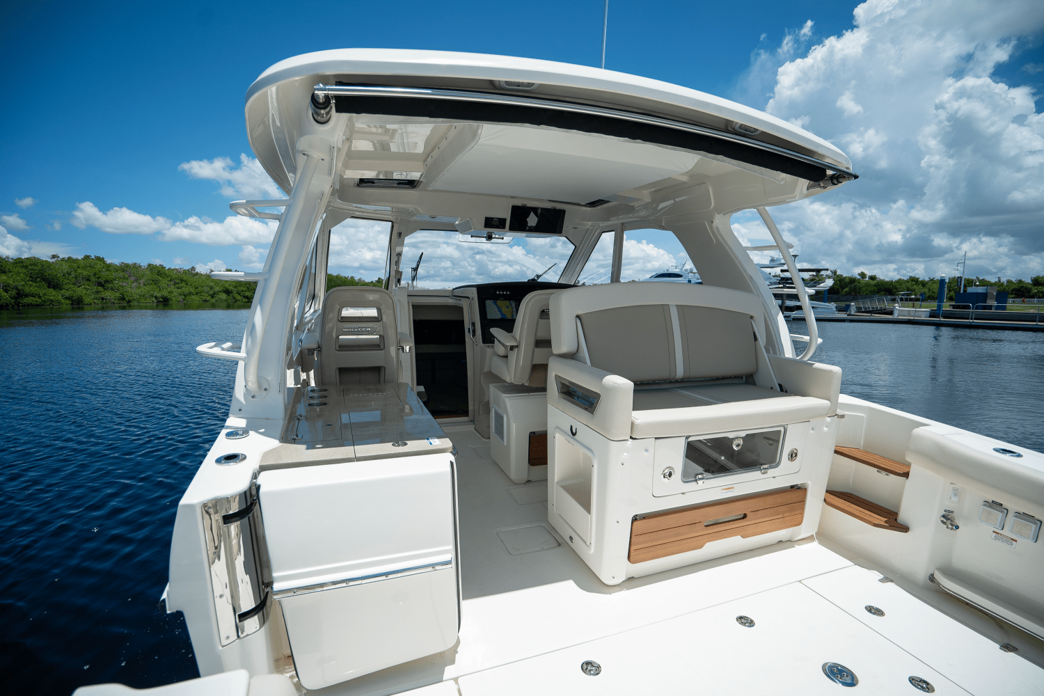 Slide: The Image of Boston Whaler 380 Realm 2024 - 6