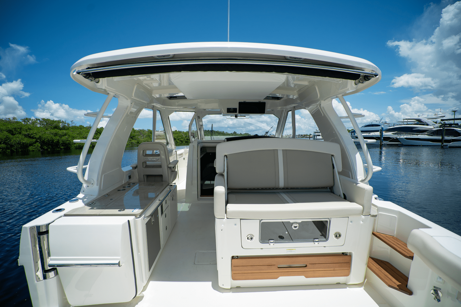 Slide: The Image of Boston Whaler 380 Realm 2024 - 7