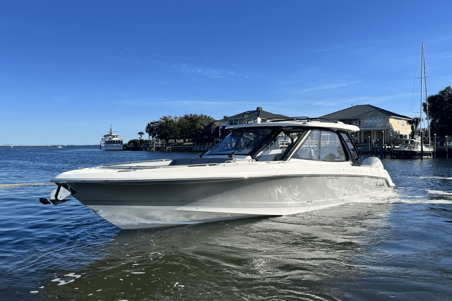 Slide: The Image of Boston Whaler 380 Realm 2025 - 0