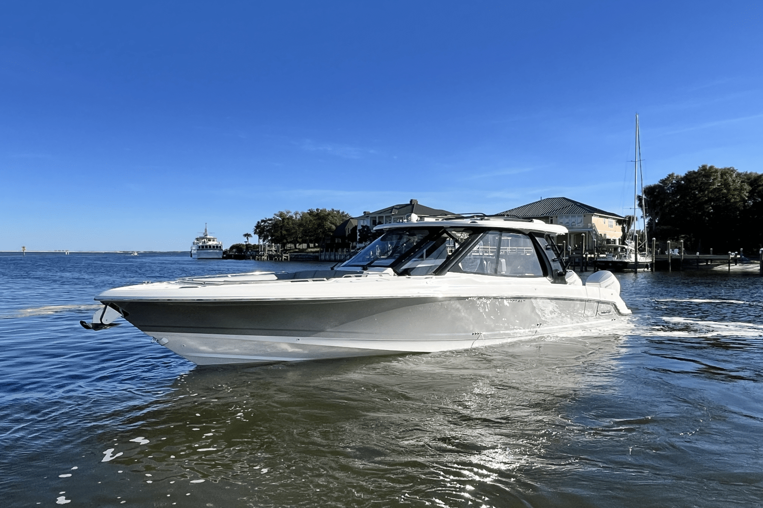 Slide: The Image of Boston Whaler 380 Realm 2025 - 1