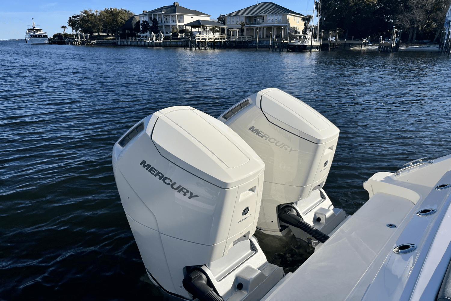 Slide: The Image of Boston Whaler 380 Realm 2025 - 17