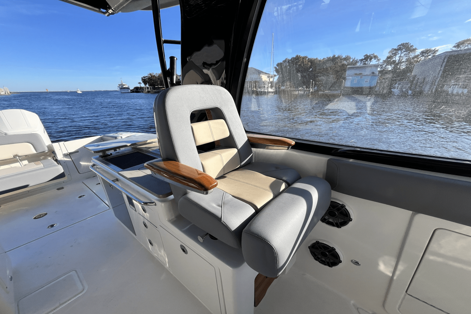 Slide: The Image of Boston Whaler 380 Realm 2025 - 27