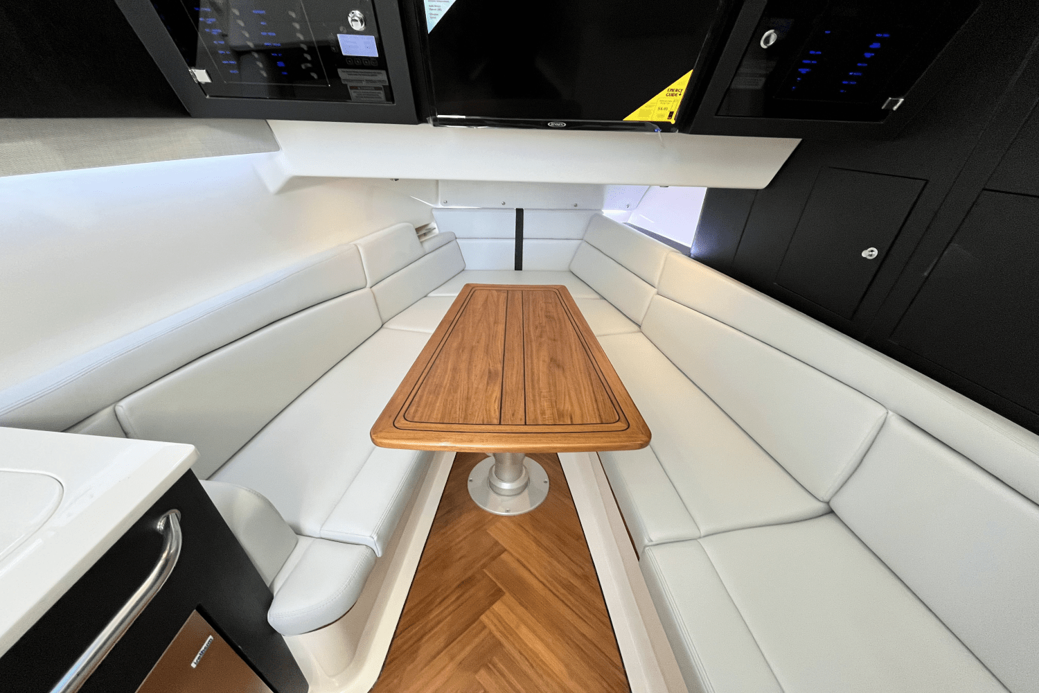 Slide: The Image of Boston Whaler 380 Realm 2025 - 31