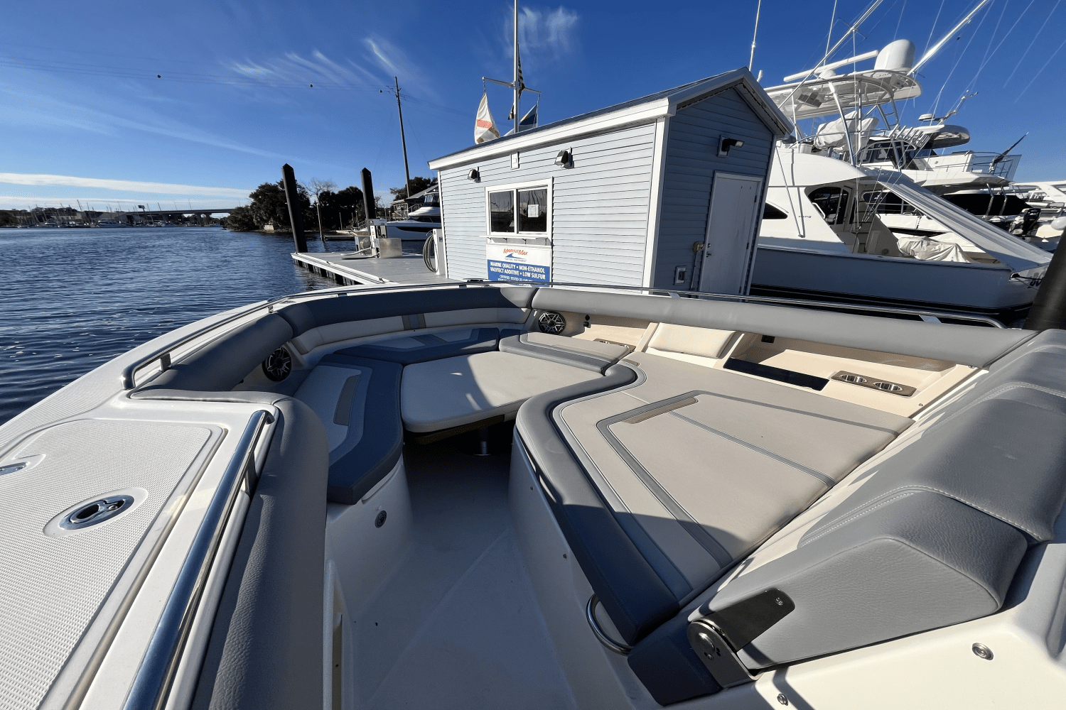 Slide: The Image of Boston Whaler 380 Realm 2025 - 35
