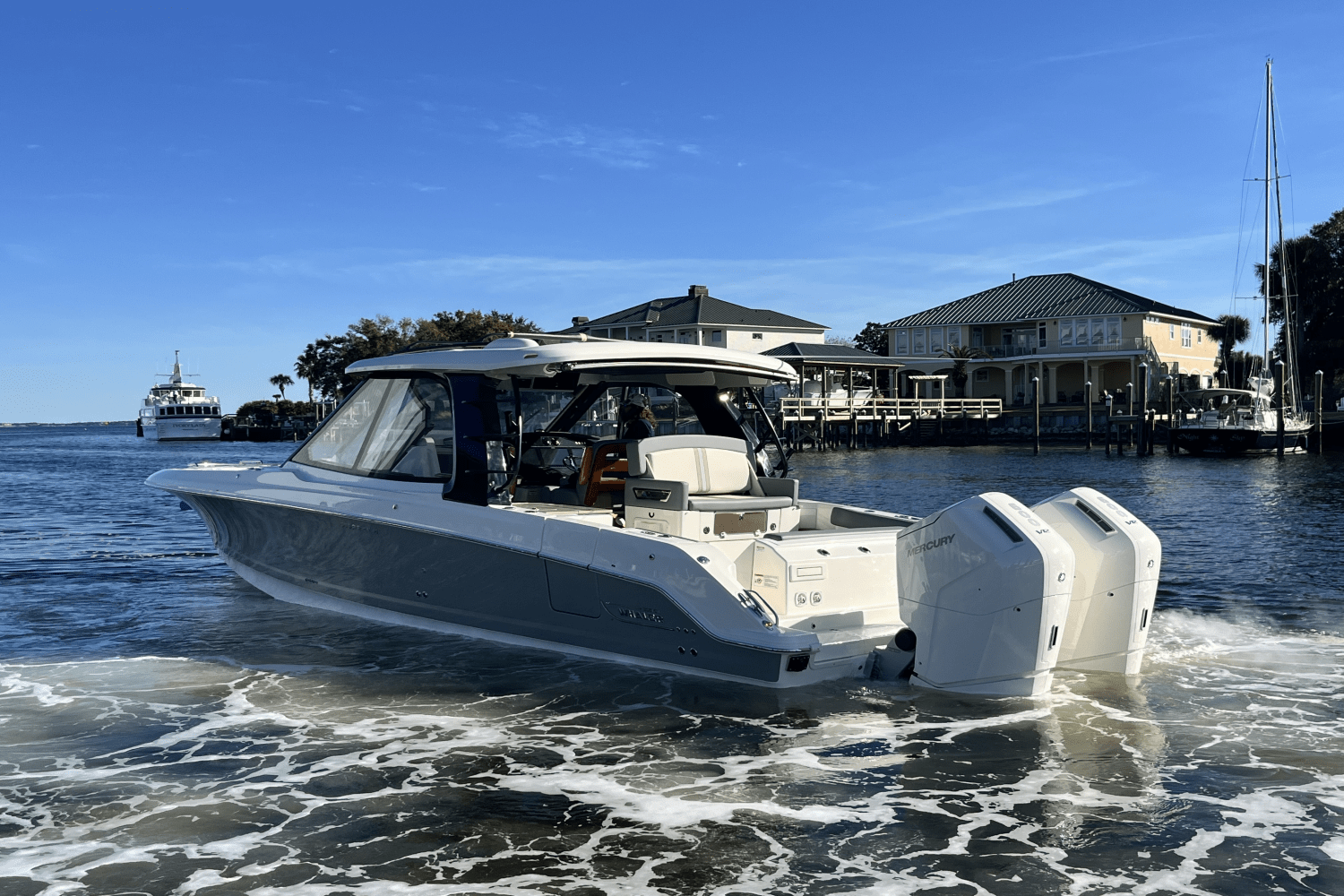 Slide: The Image of Boston Whaler 380 Realm 2025 - 7