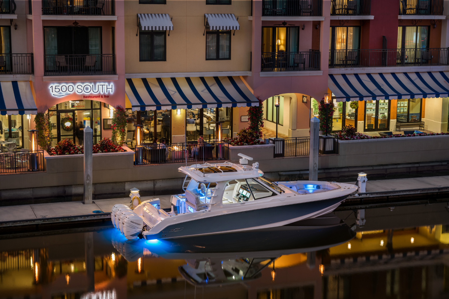 Slide: The Image of Boston Whaler 380 Realm 2026 - 10