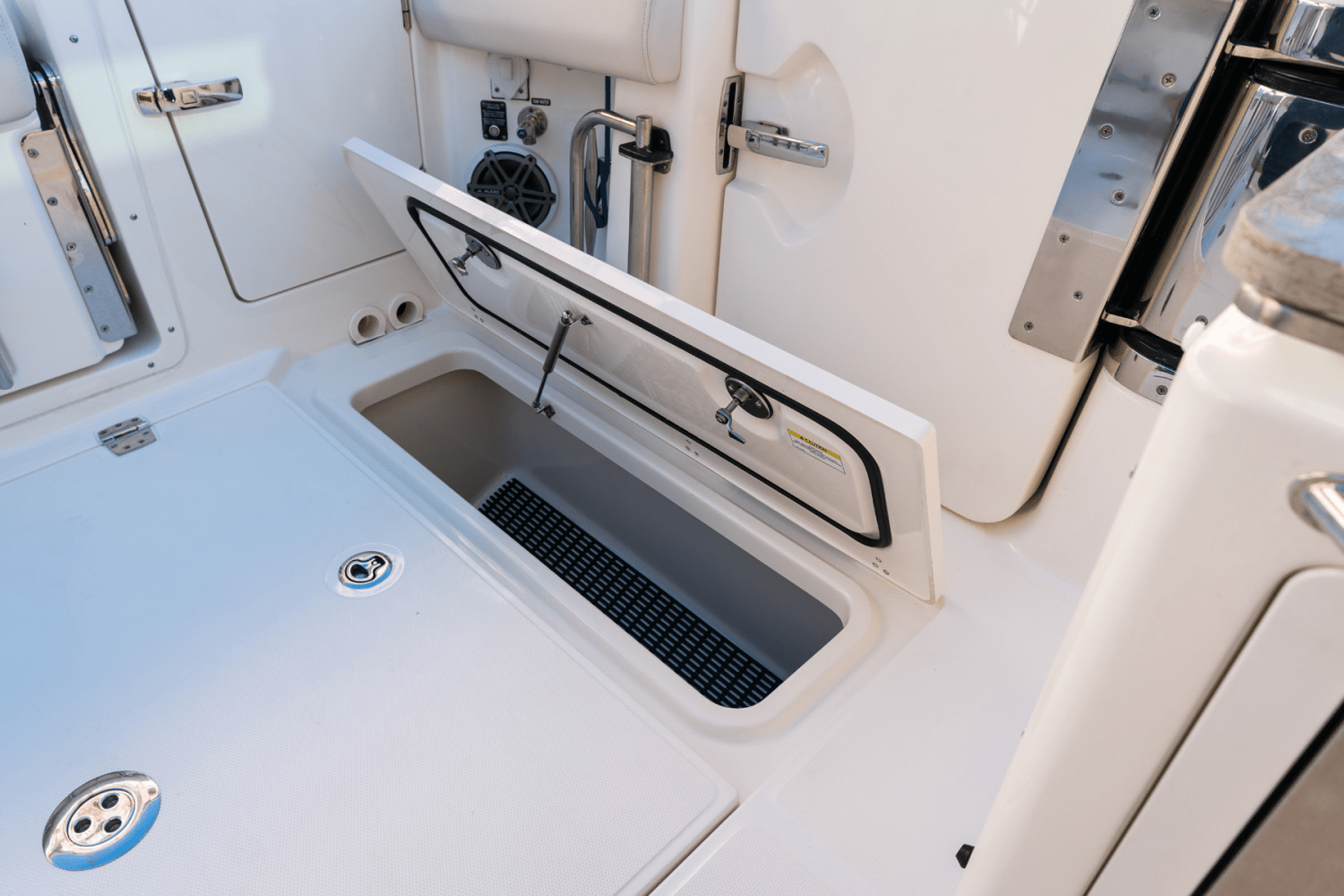 Slide: The Image of Boston Whaler 380 Realm 2026 - 114