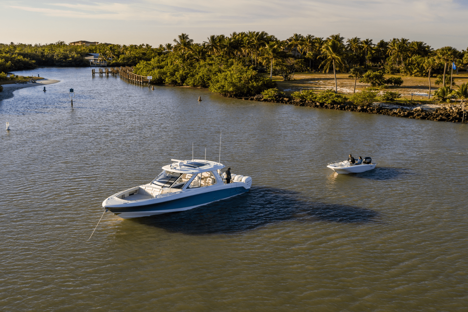 Slide: The Image of Boston Whaler 380 Realm 2026 - 12