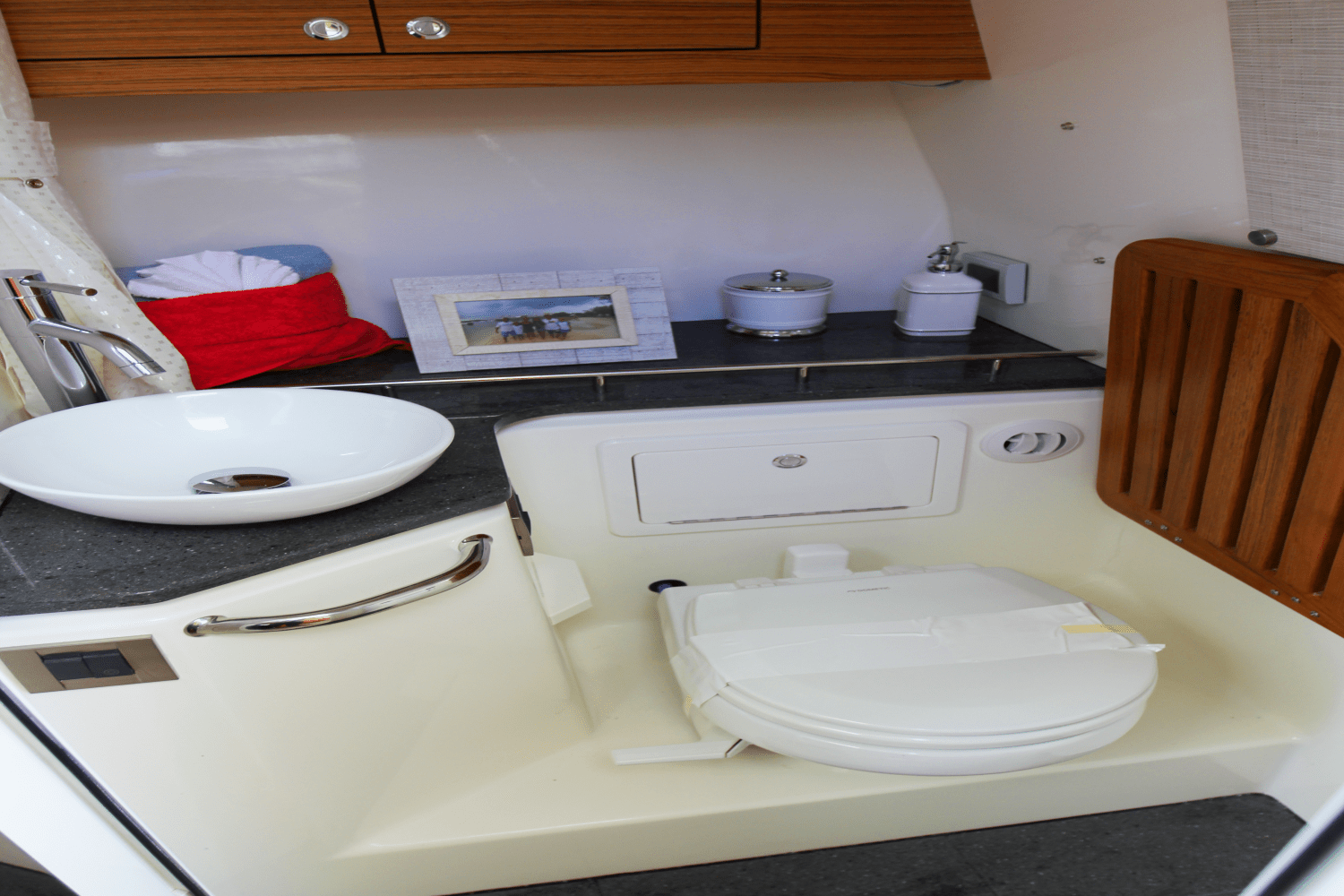 Slide: The Image of Boston Whaler 380 Realm 2026 - 125