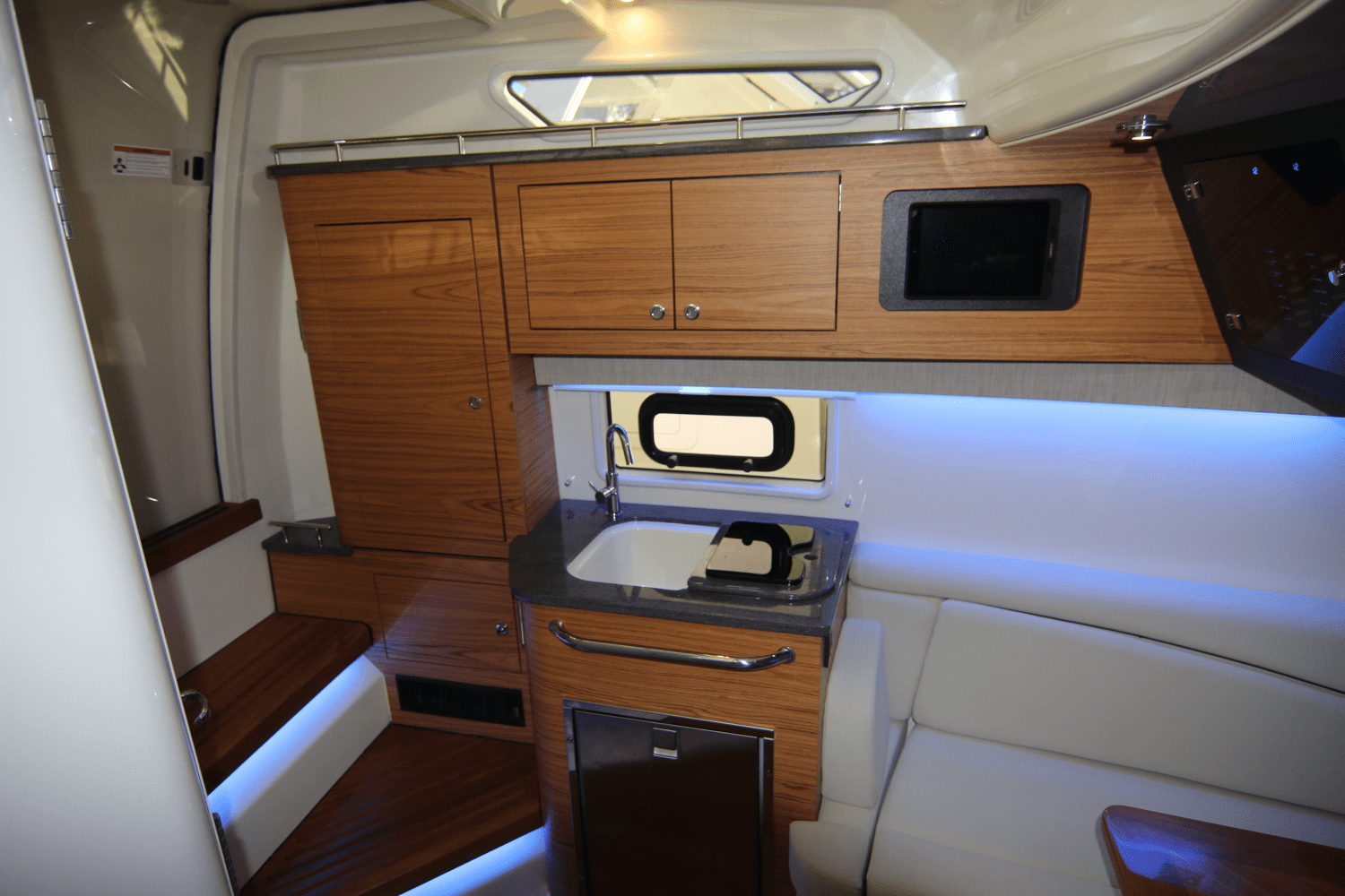 Slide: The Image of Boston Whaler 380 Realm 2026 - 127