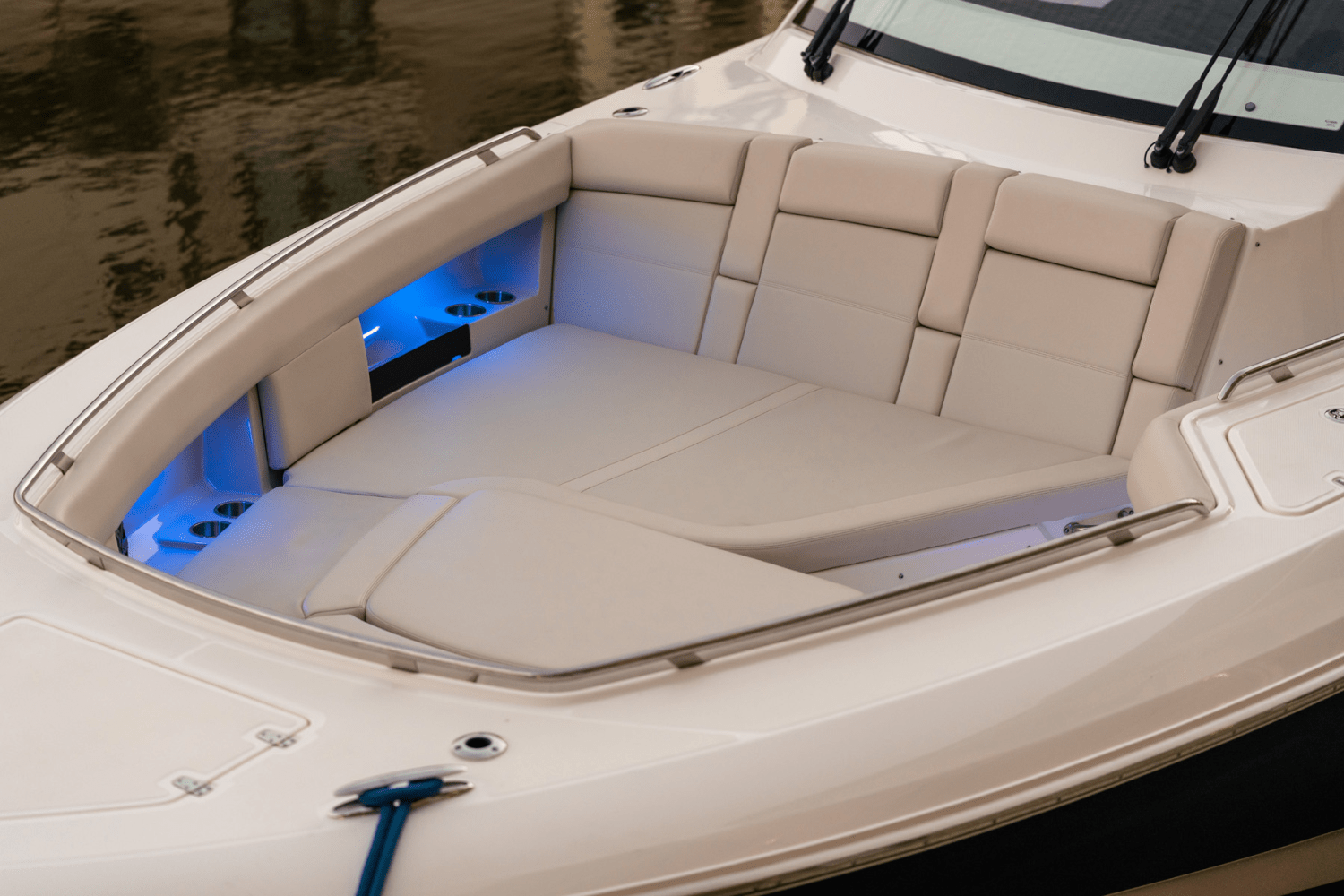 Slide: The Image of Boston Whaler 380 Realm 2026 - 41