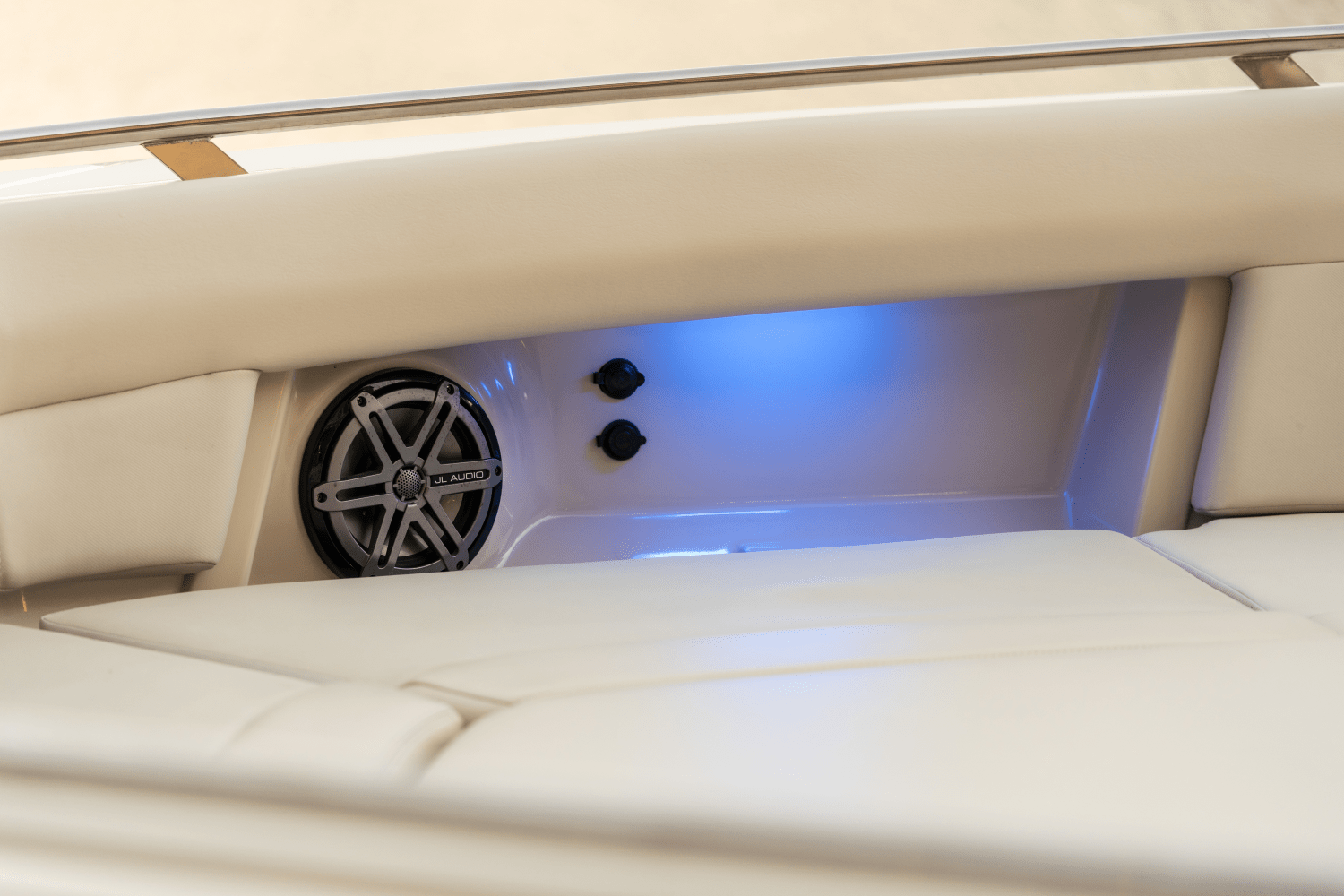 Slide: The Image of Boston Whaler 380 Realm 2026 - 48