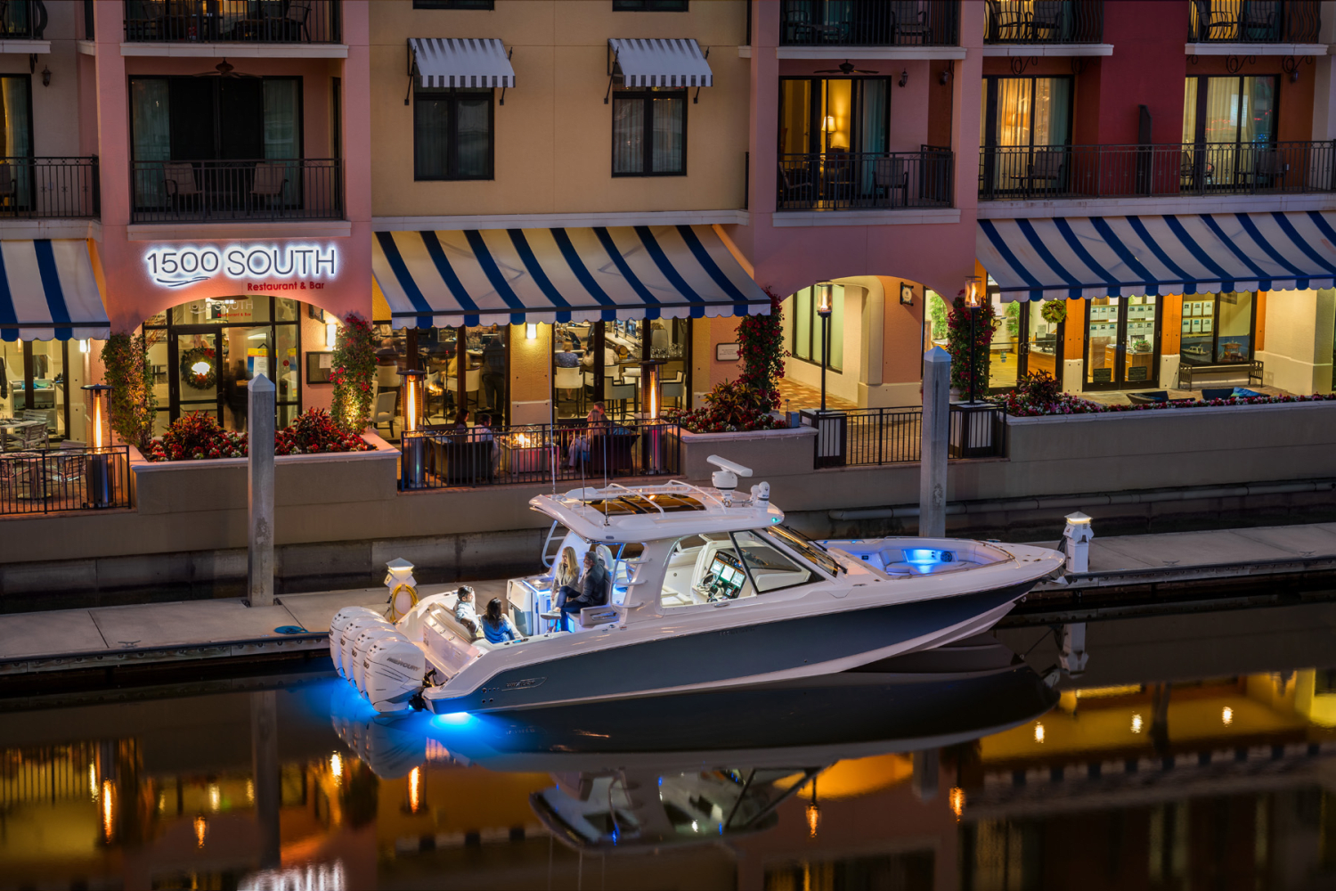 Slide: The Image of Boston Whaler 380 Realm 2026 - 5