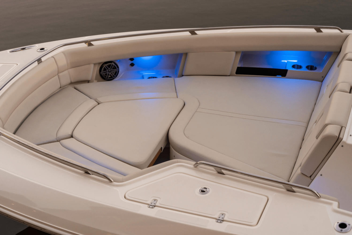 Slide: The Image of Boston Whaler 380 Realm 2026 - 50