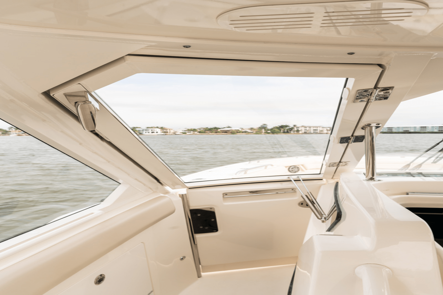 Slide: The Image of Boston Whaler 380 Realm 2026 - 81