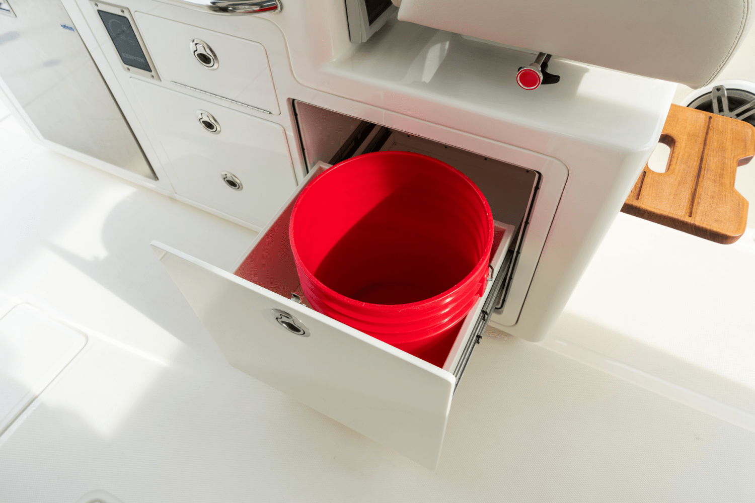 Slide: The Image of Boston Whaler 380 Realm 2026 - 89