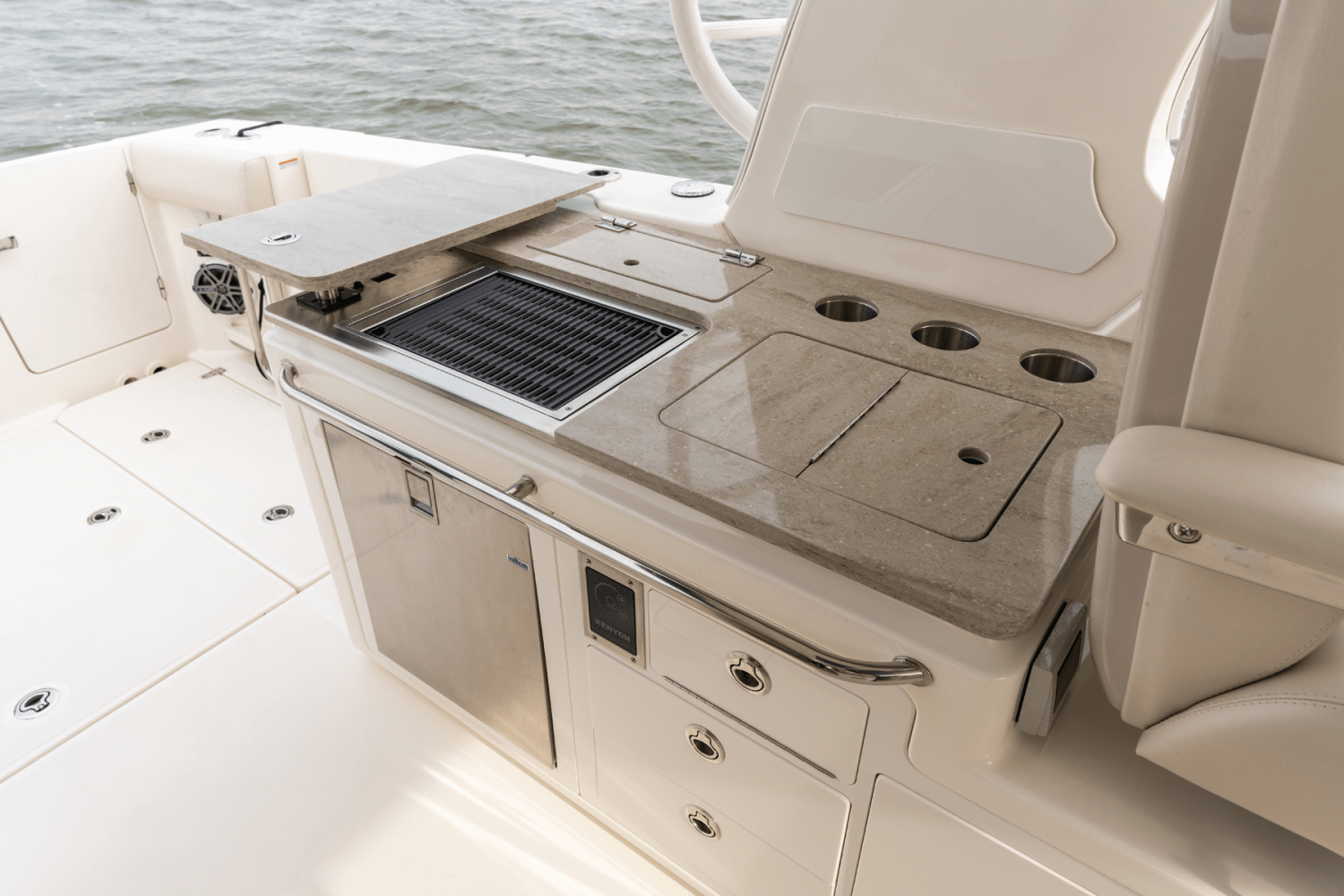 Slide: The Image of Boston Whaler 380 Realm 2026 - 90