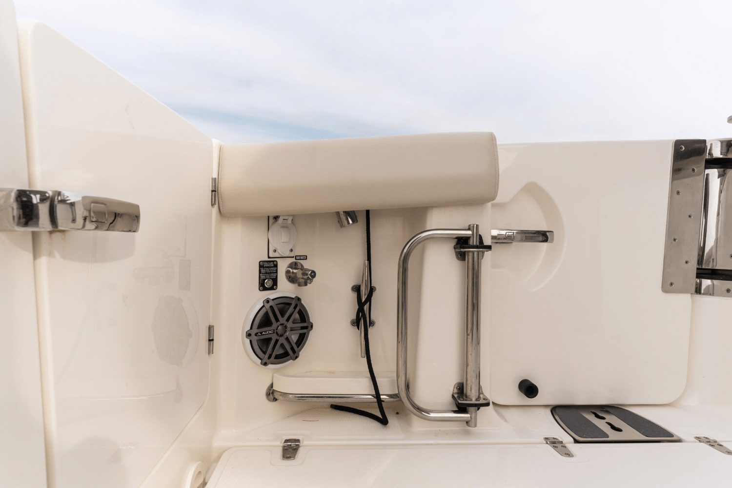 Slide: The Image of Boston Whaler 380 Realm 2026 - 94