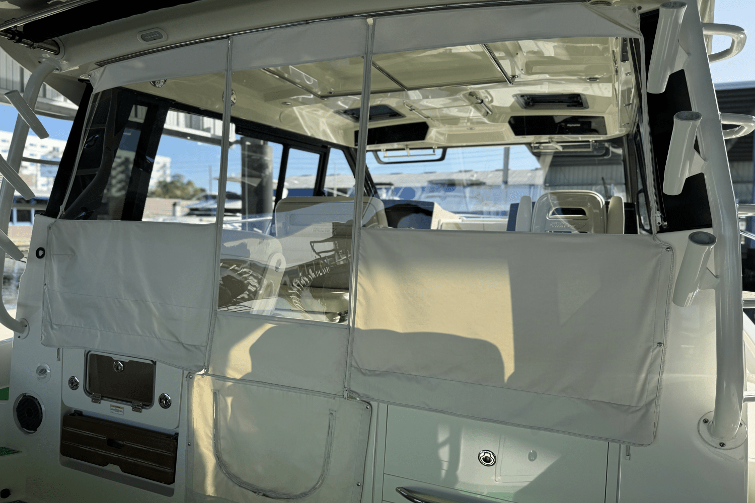 Slide: The Image of Boston Whaler 405 CONQUEST 2021 - 11