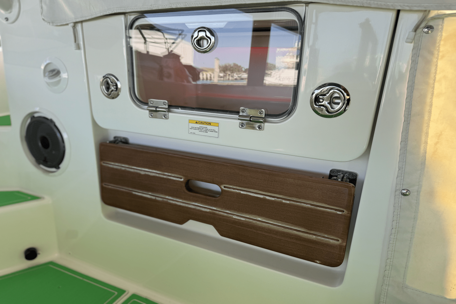 Slide: The Image of Boston Whaler 405 CONQUEST 2021 - 13