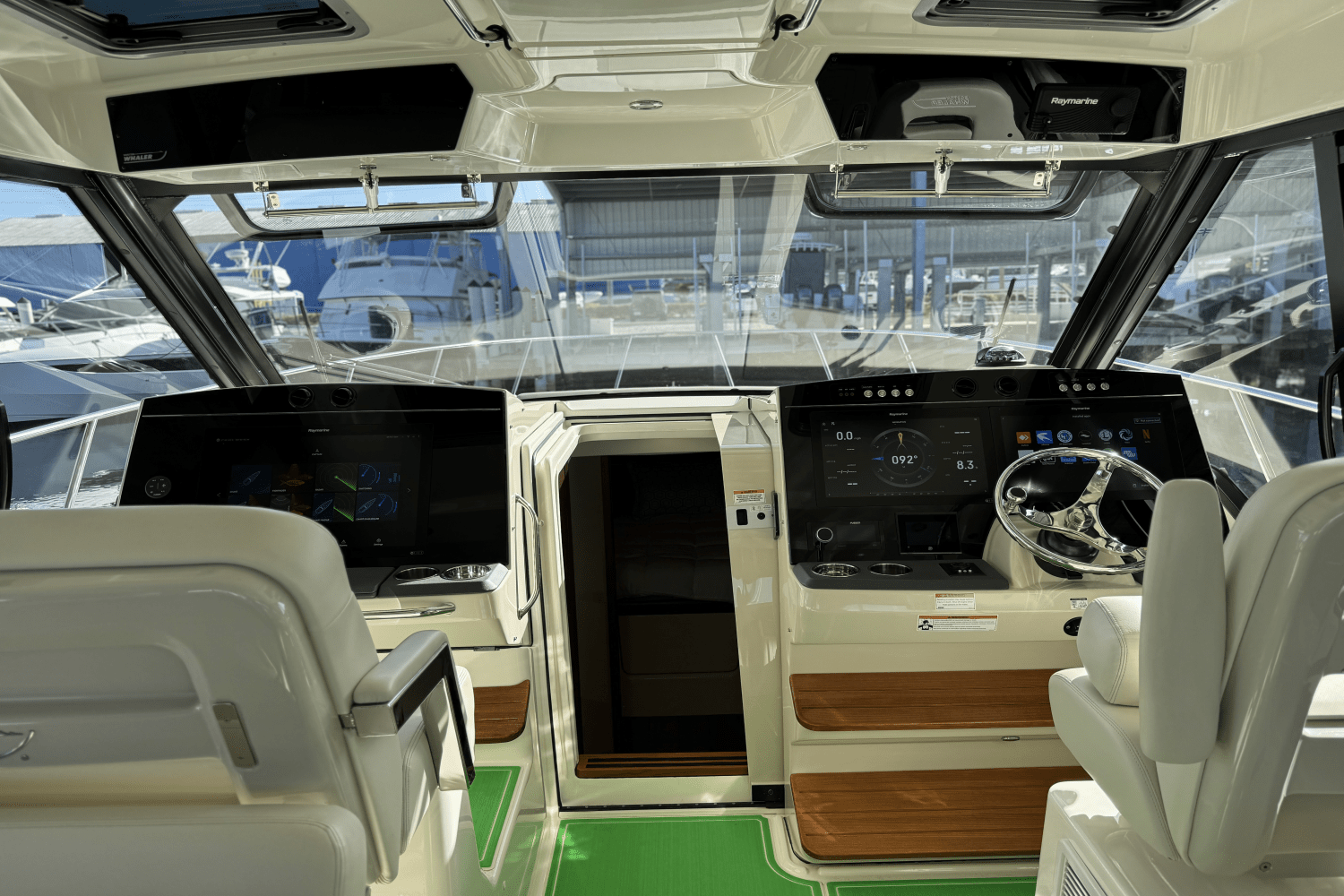 Slide: The Image of Boston Whaler 405 CONQUEST 2021 - 15