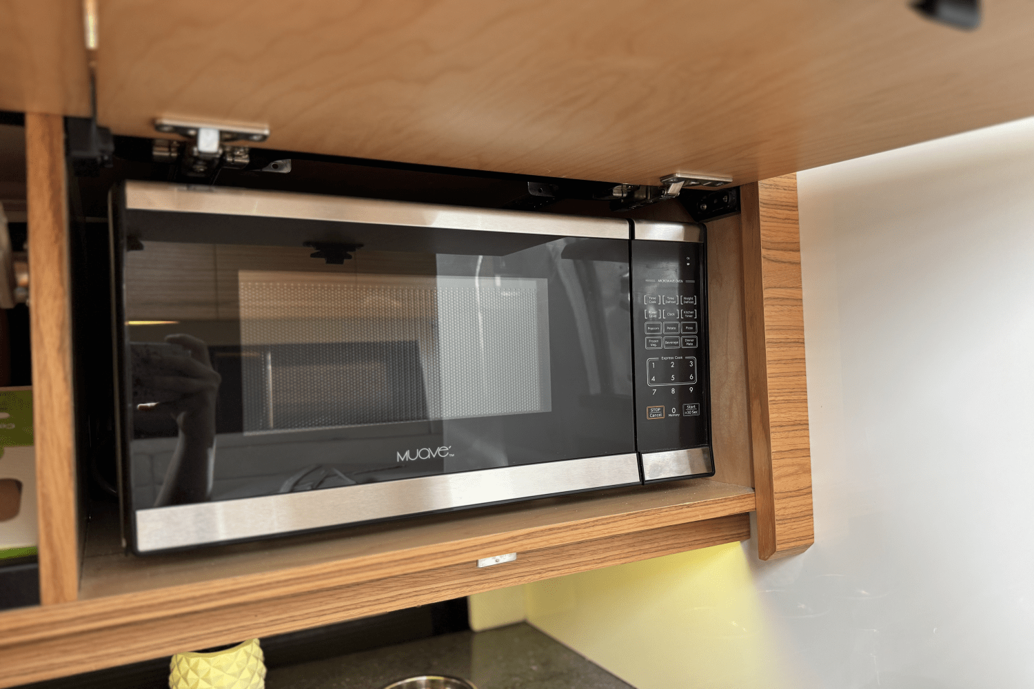 Slide: The Image of Boston Whaler 405 CONQUEST 2021 - 31