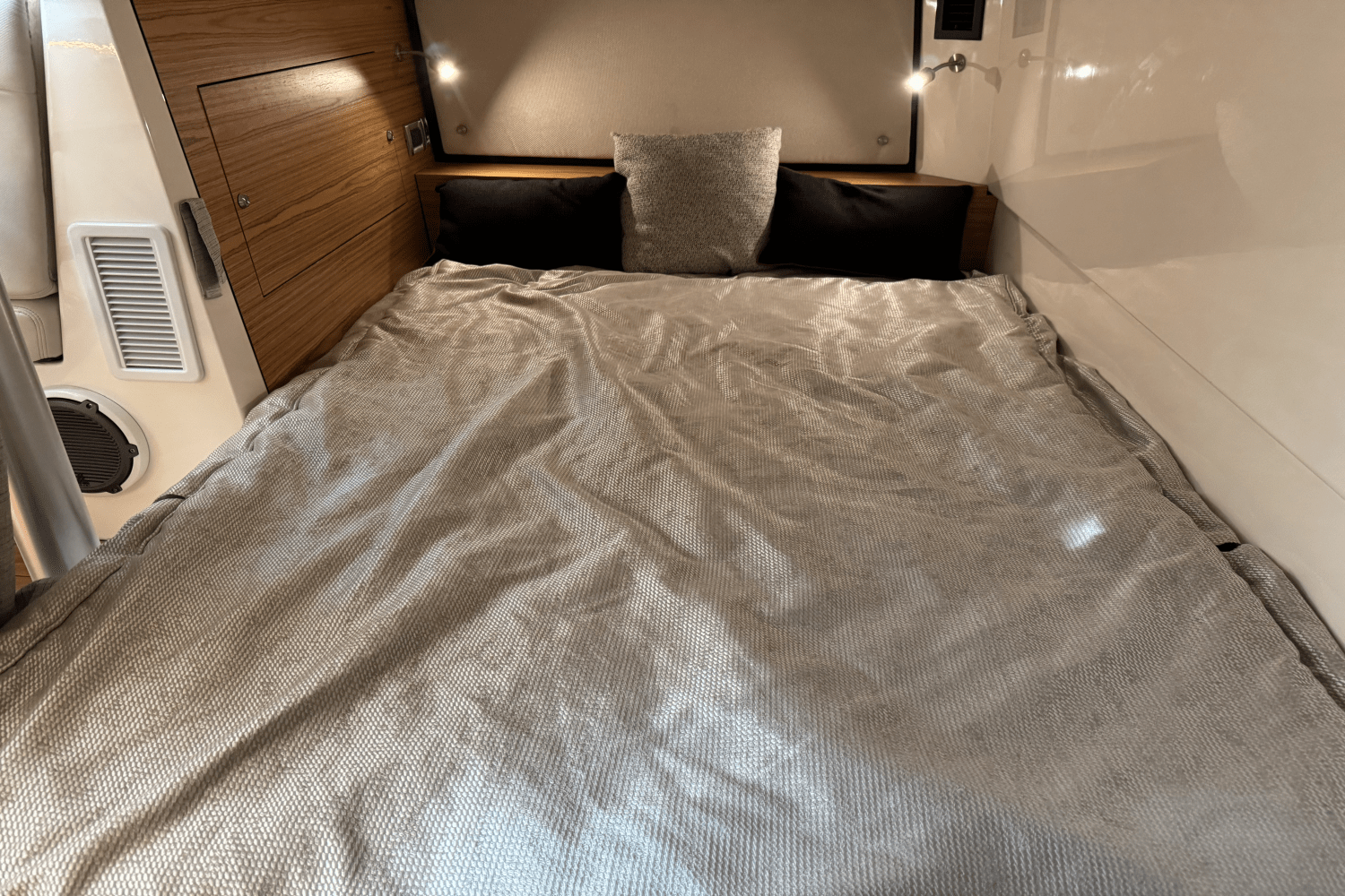 Slide: The Image of Boston Whaler 405 CONQUEST 2021 - 34