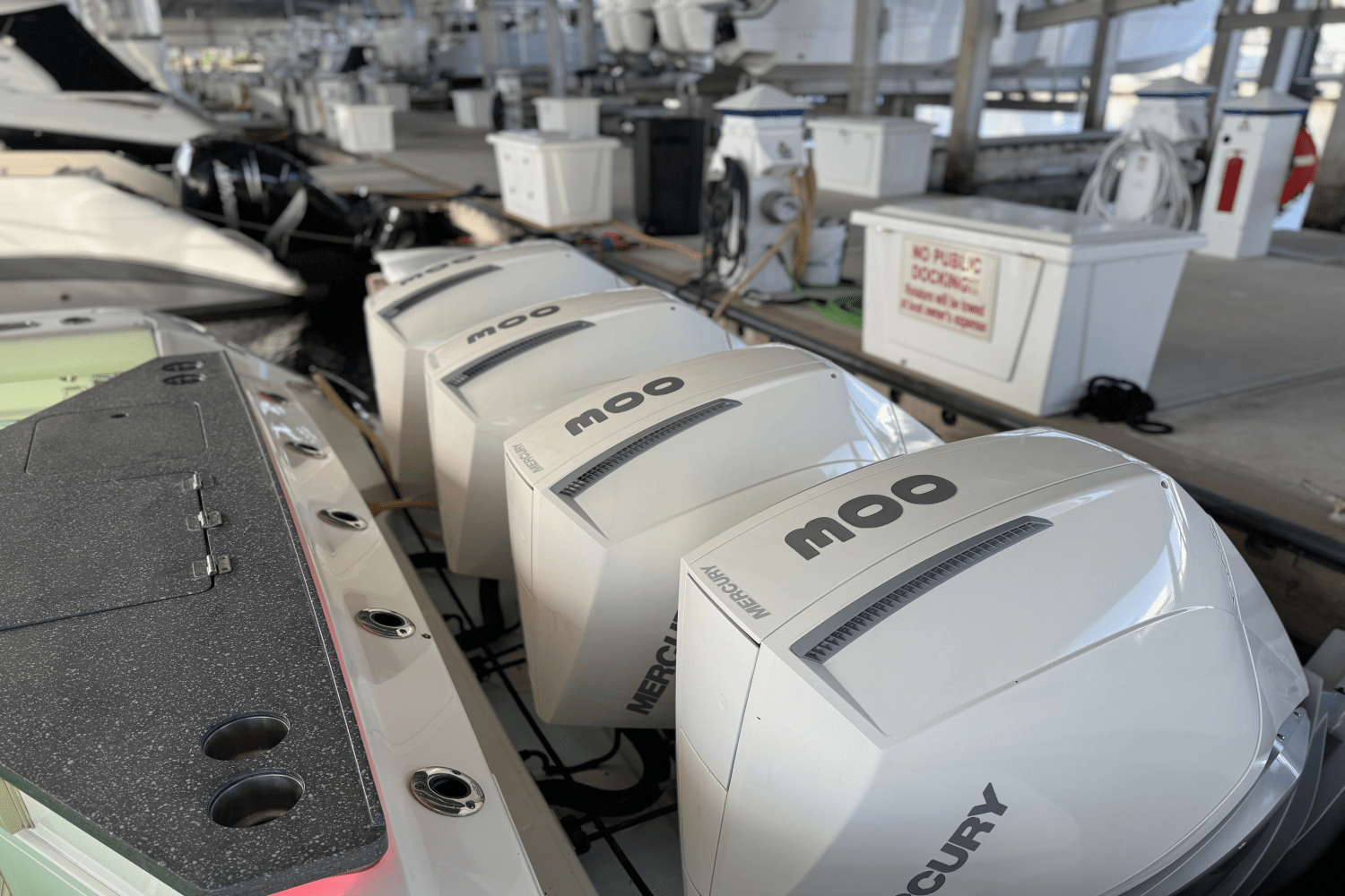 Slide: The Image of Boston Whaler 405 CONQUEST 2021 - 4