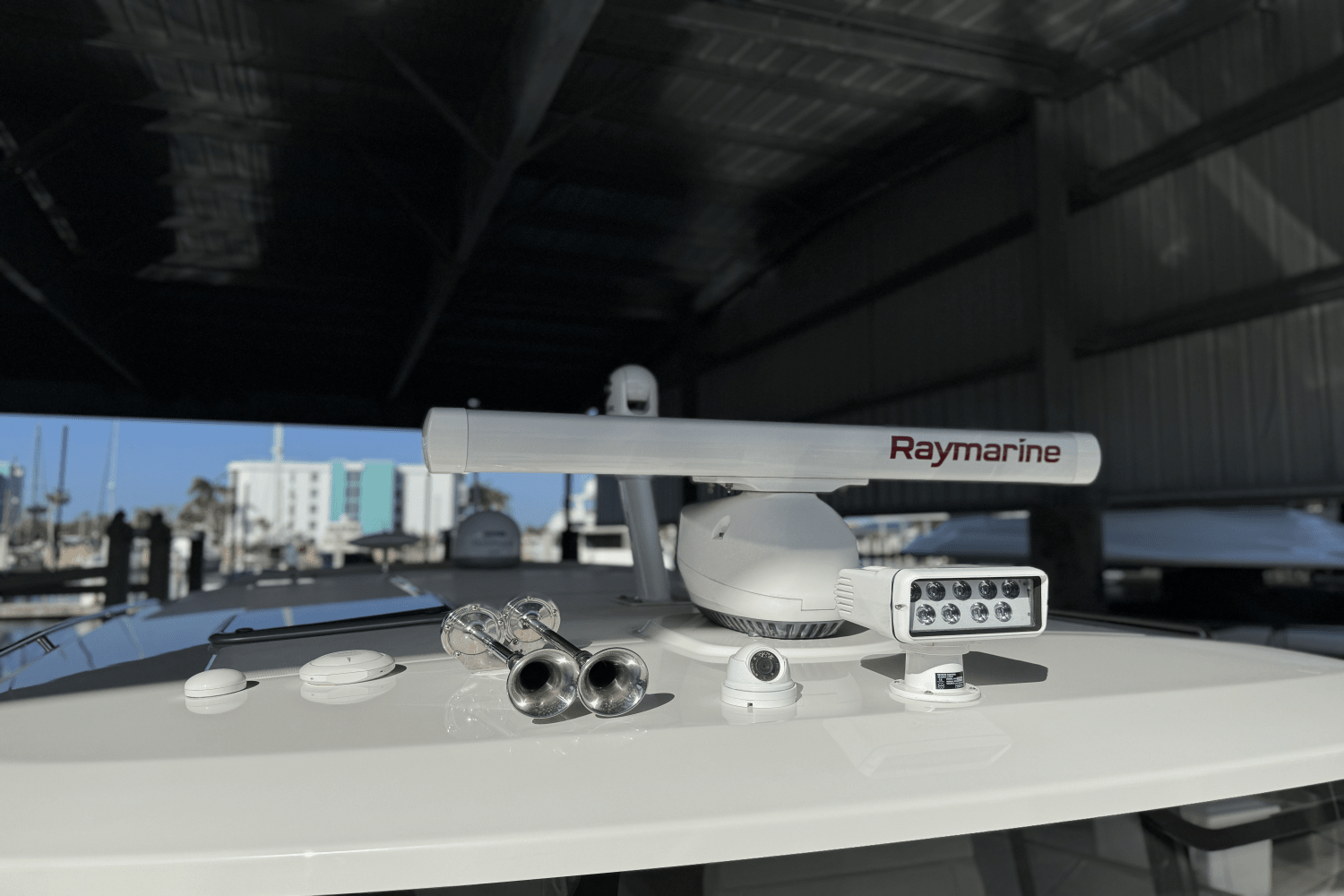 Slide: The Image of Boston Whaler 405 CONQUEST 2021 - 49