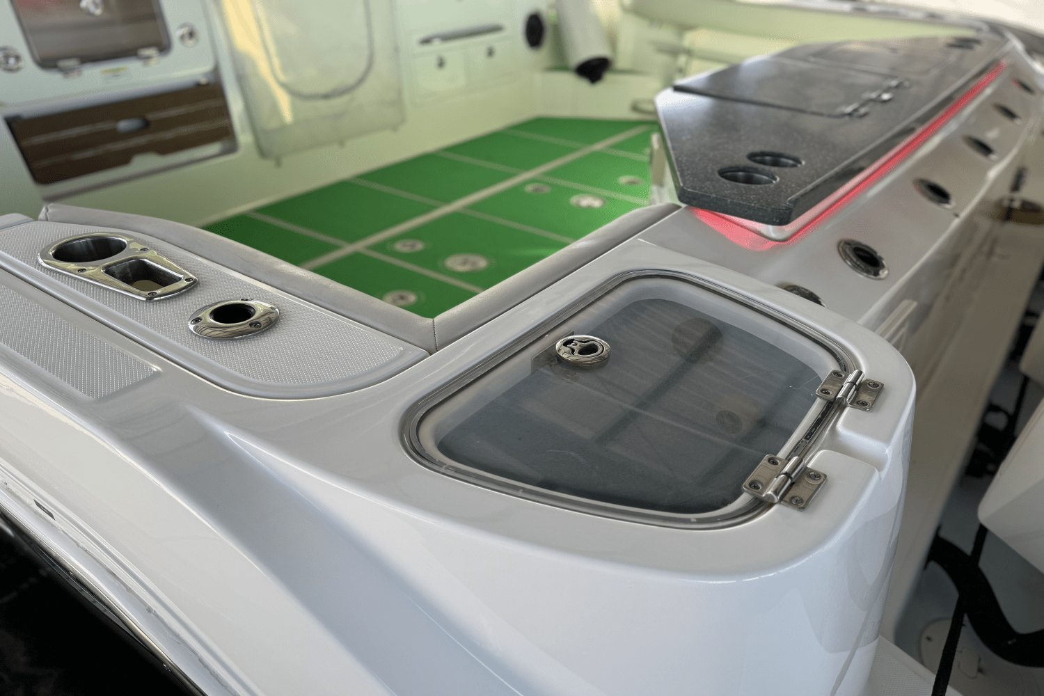 Slide: The Image of Boston Whaler 405 CONQUEST 2021 - 5