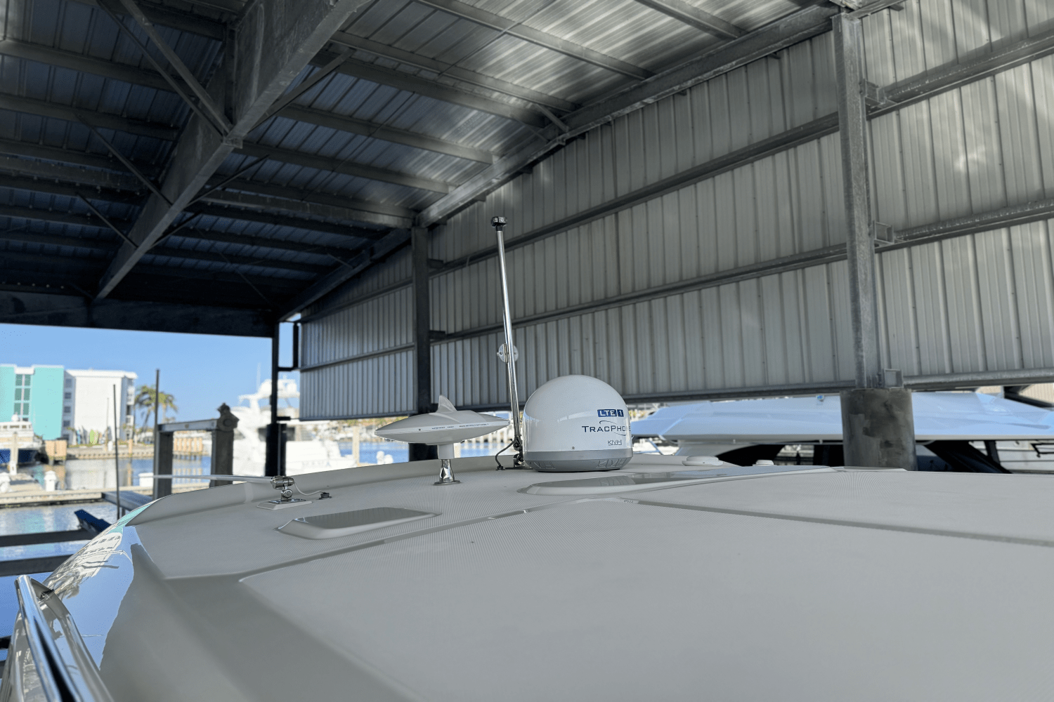 Slide: The Image of Boston Whaler 405 CONQUEST 2021 - 50