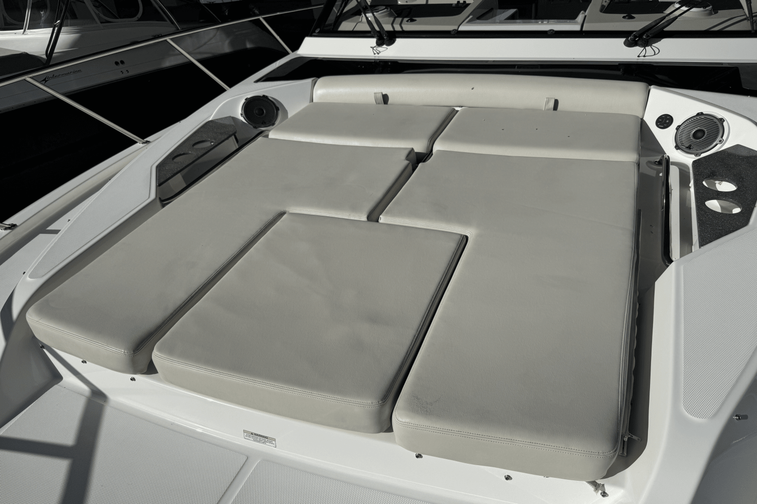 Slide: The Image of Boston Whaler 405 CONQUEST 2021 - 51