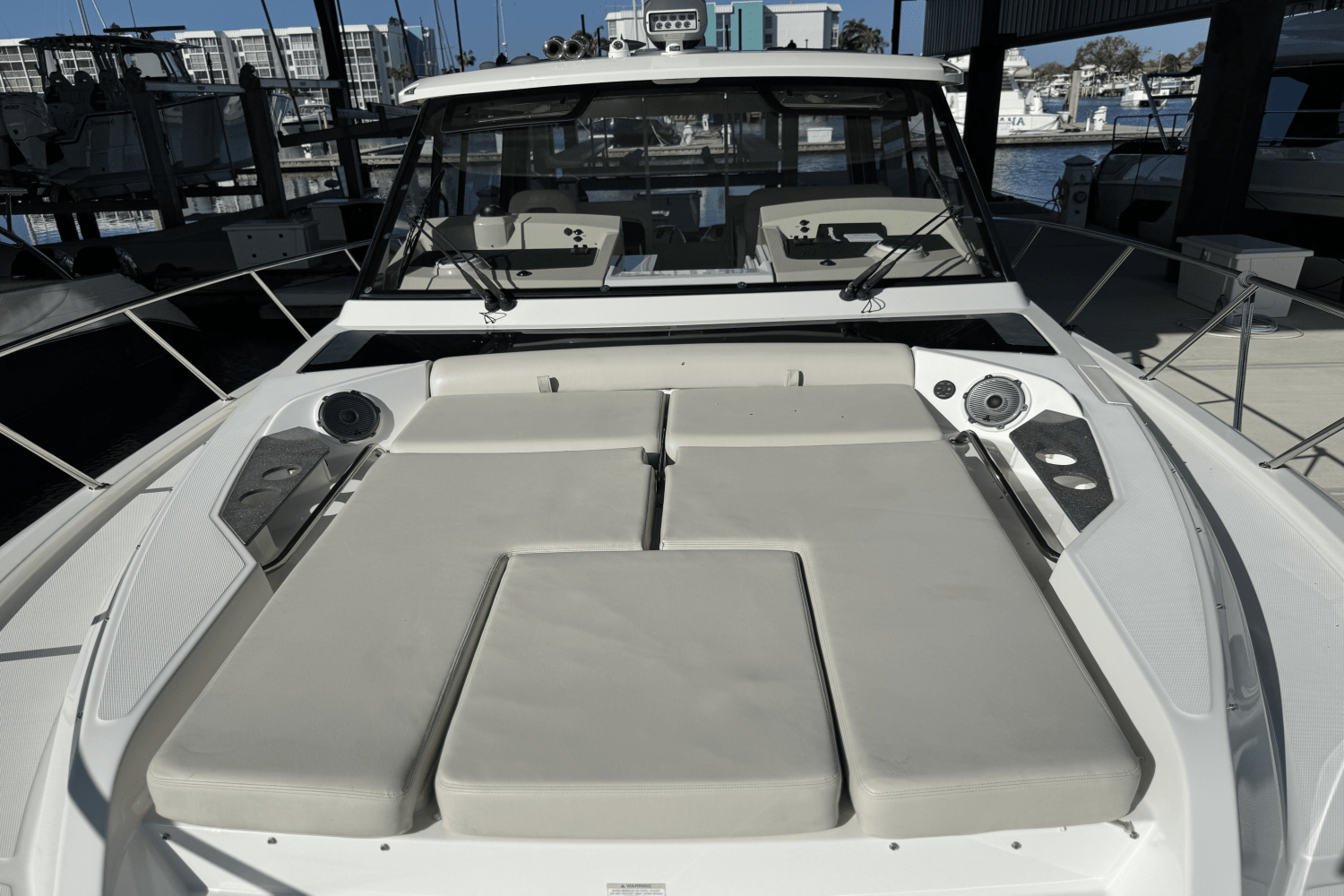Slide: The Image of Boston Whaler 405 CONQUEST 2021 - 53
