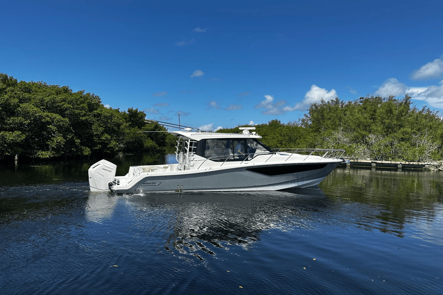 Slide: The Image of Boston Whaler 405 Conquest 2023 - 0