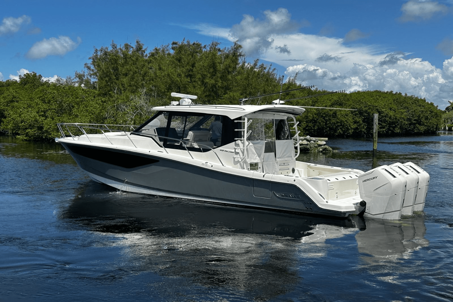 Slide: The Image of Boston Whaler 405 Conquest 2023 - 10