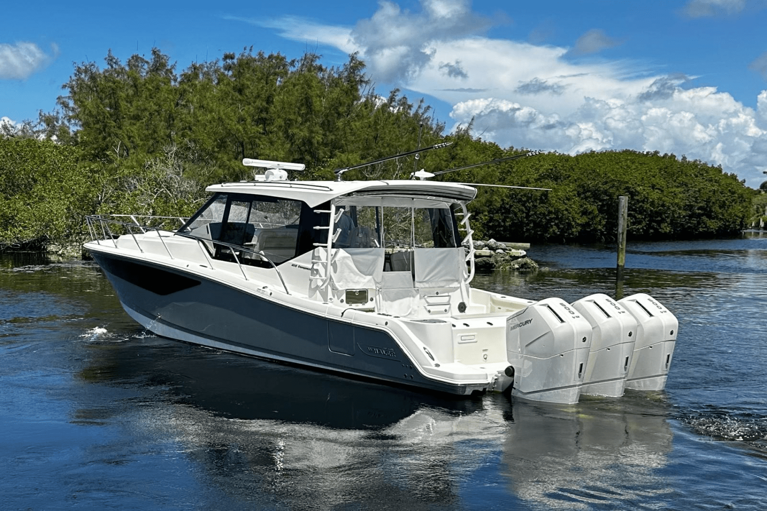 Slide: The Image of Boston Whaler 405 Conquest 2023 - 11