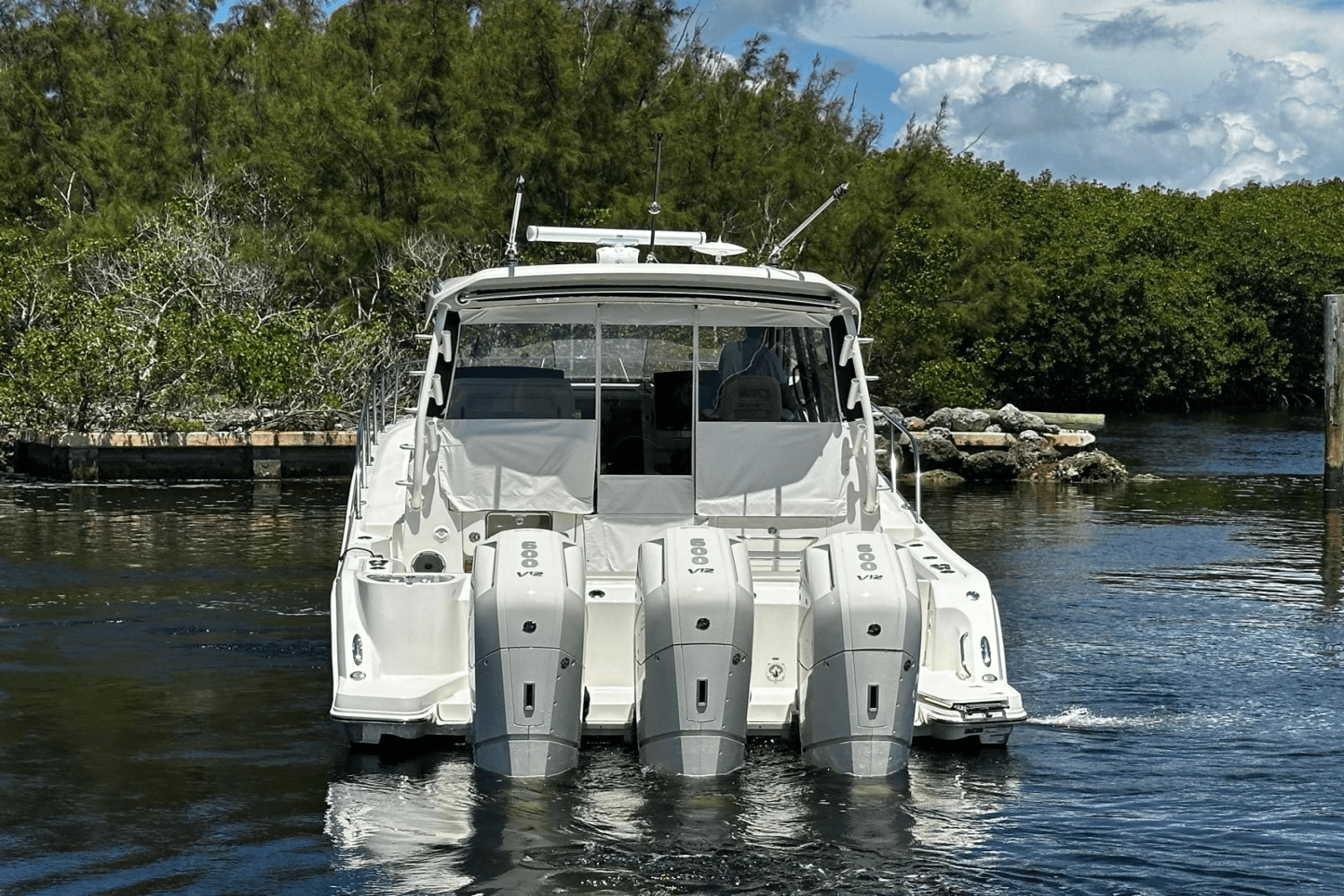 Slide: The Image of Boston Whaler 405 Conquest 2023 - 13