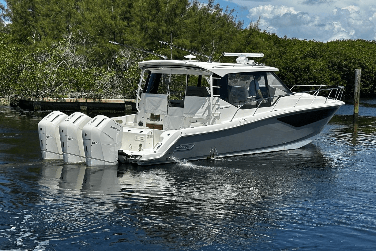 Slide: The Image of Boston Whaler 405 Conquest 2023 - 14